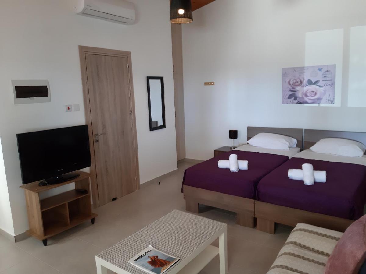 Zorbas Sea View No 5 Apartment ลาร์นาคา ภายนอก รูปภาพ